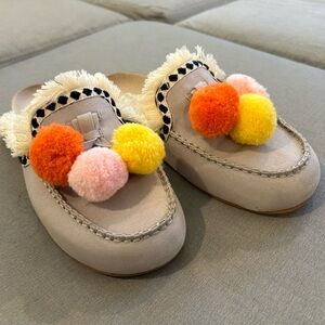 Super Cute Gianni Bini Gray Pom Pom Mules Slides Shoes EUC Size 8 Super Comfy